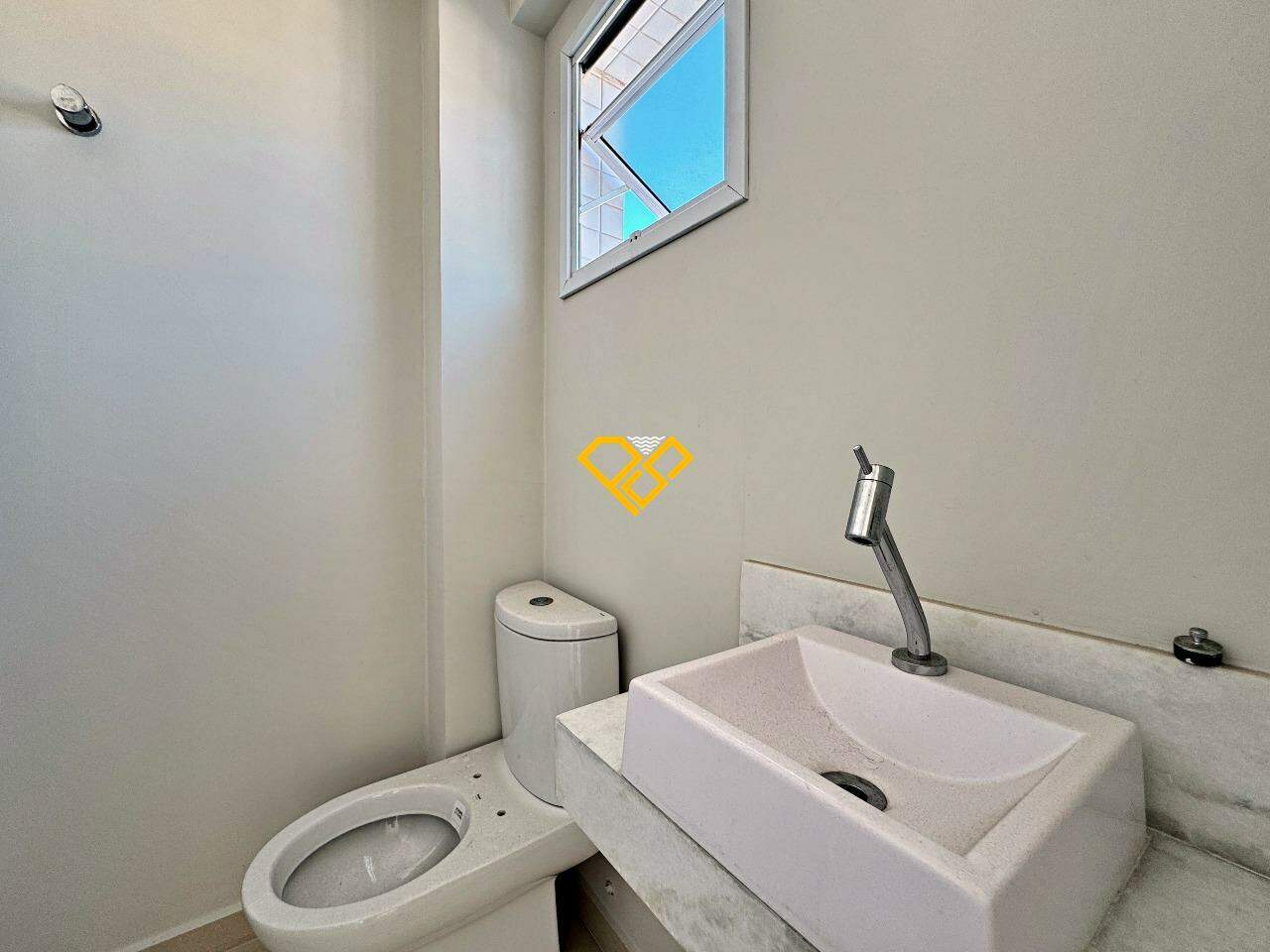 Cobertura à venda no José Menino: Lavabo