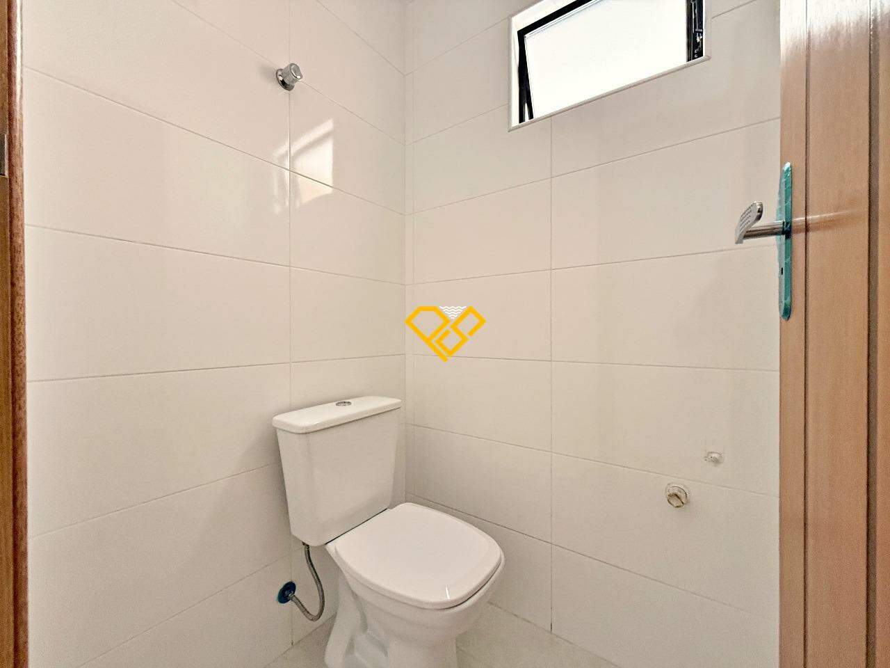 Sobreposta Baixa à venda no Embaré: Lavabo