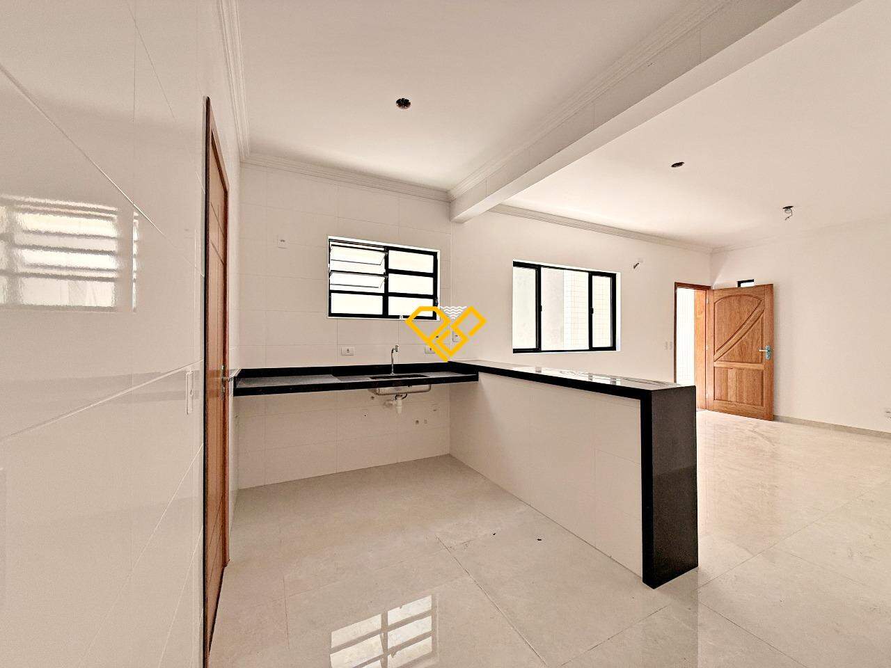 Sobreposta Baixa à venda no Embaré: Cozinha e sala