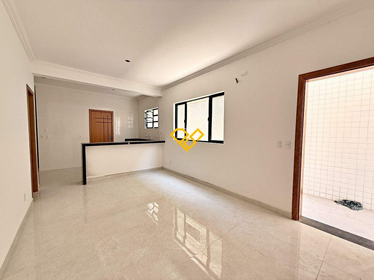 Sobreposta Baixa à venda no Embaré: Sala e cozinha