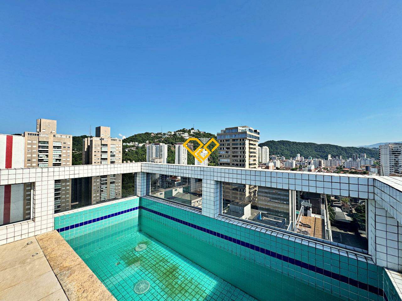 Cobertura à venda no José Menino: Piscina