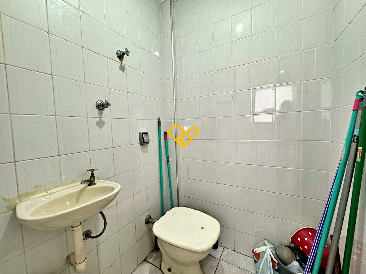 Apartamento à venda no Embaré: Wc de serviço