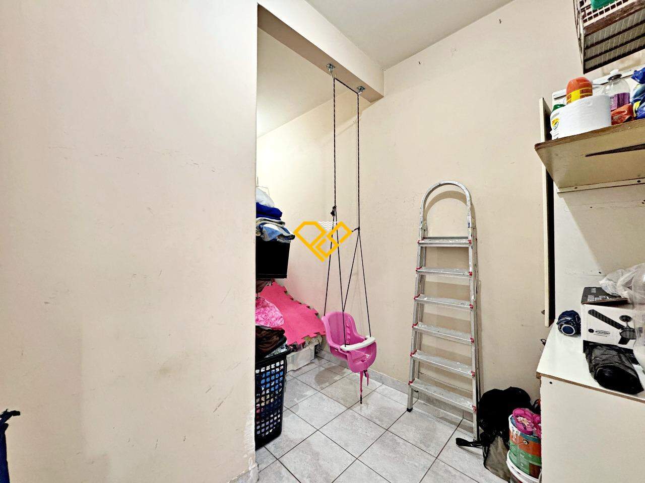 Apartamento à venda no Embaré: Dependência