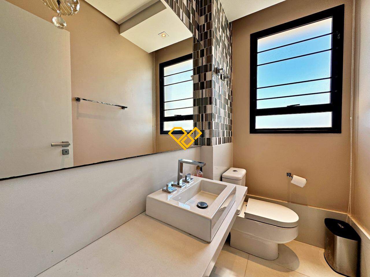 Cobertura à venda no Aparecida: Lavabo