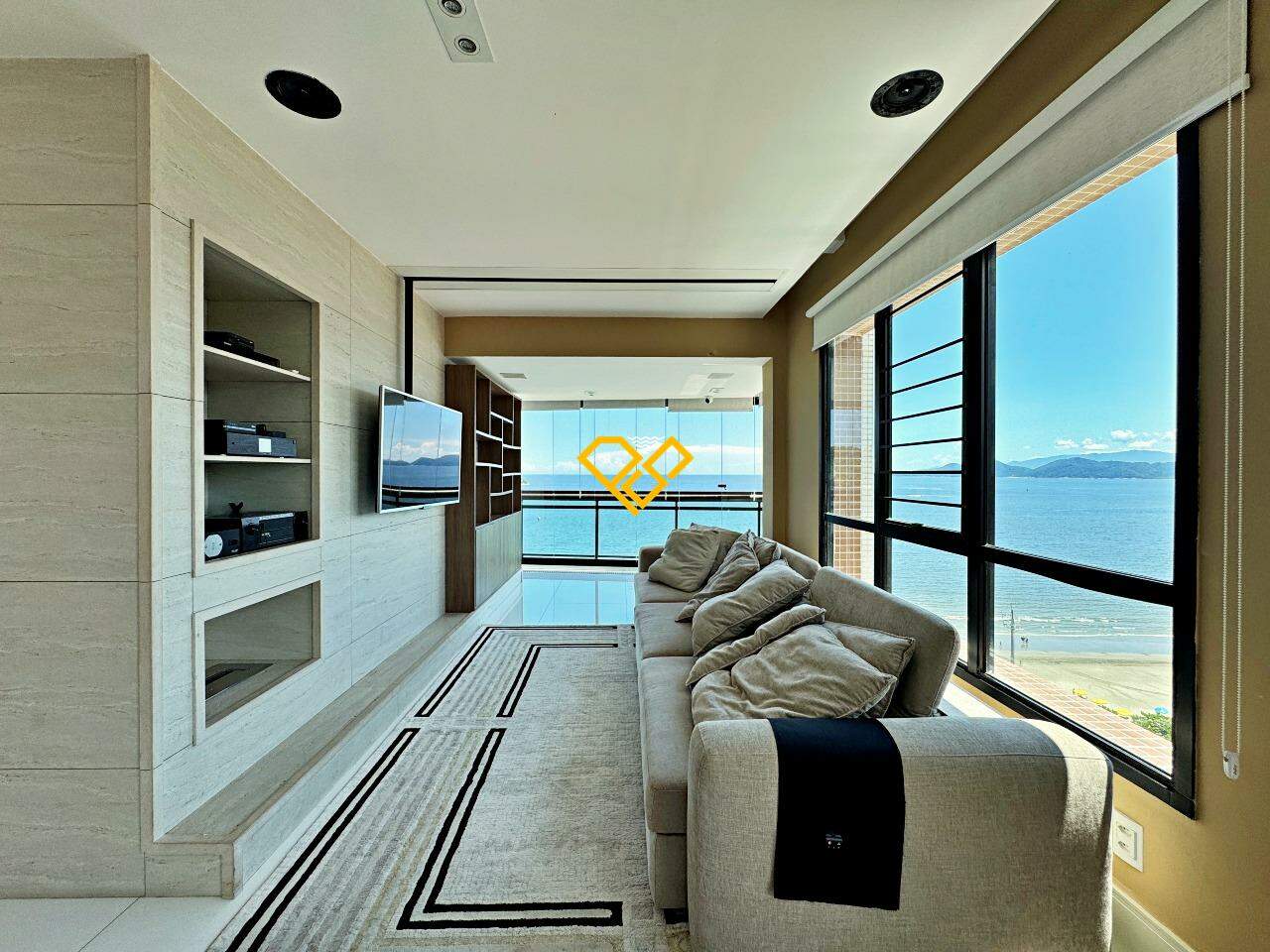 Cobertura à venda no Aparecida: Sala