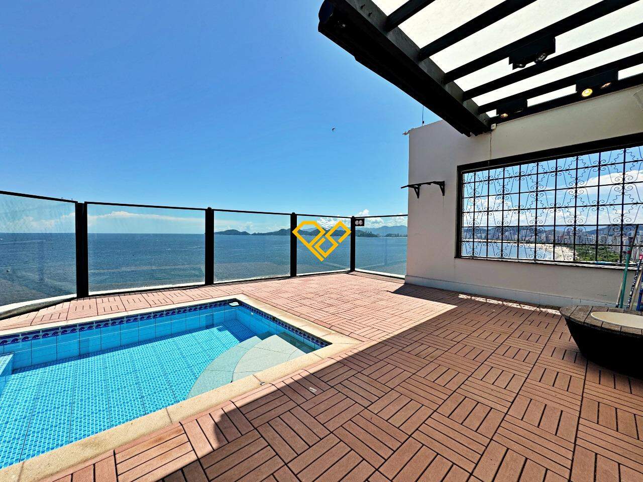 Cobertura à venda no Aparecida: Piscina e solarium