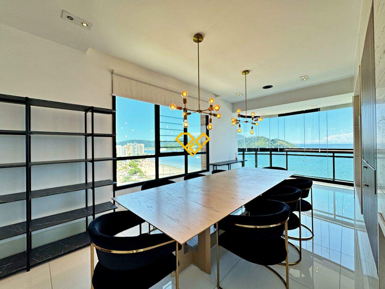 Cobertura à venda no Aparecida: Sala