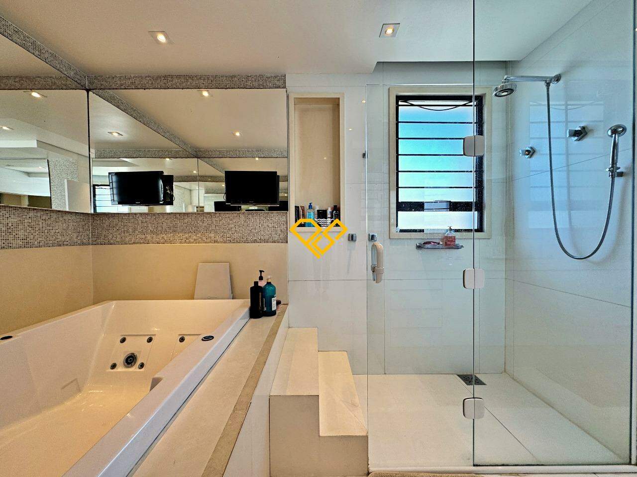 Cobertura à venda no Aparecida: Wc suíte master