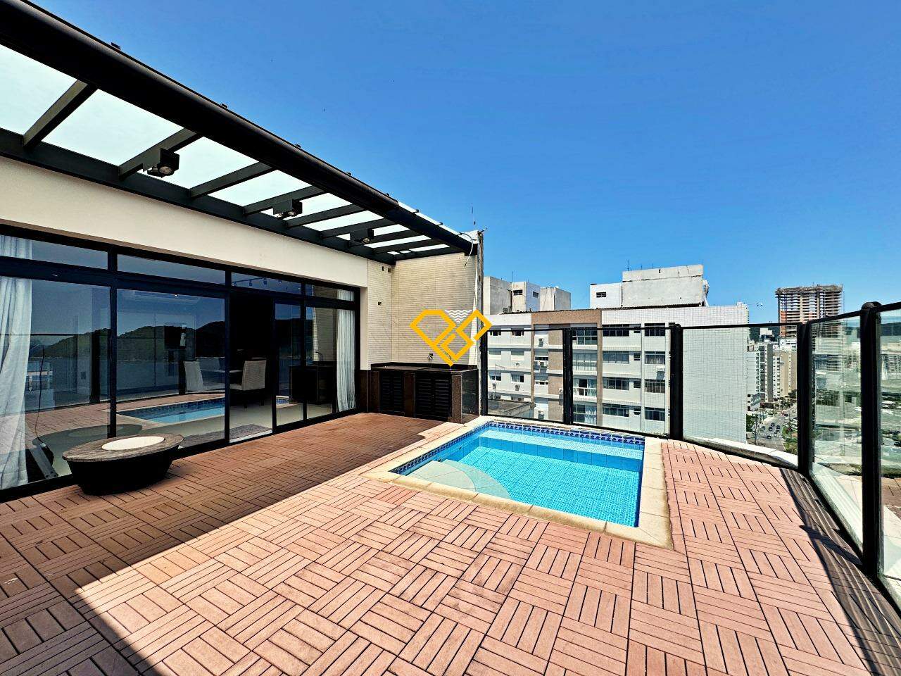 Cobertura à venda no Aparecida: Piscina e solarium