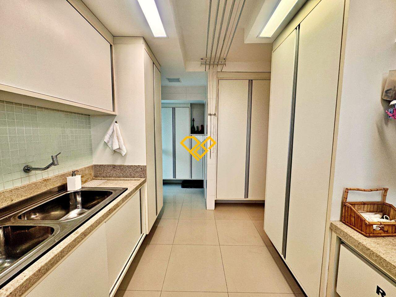 Cobertura à venda no Embaré: Cozinha