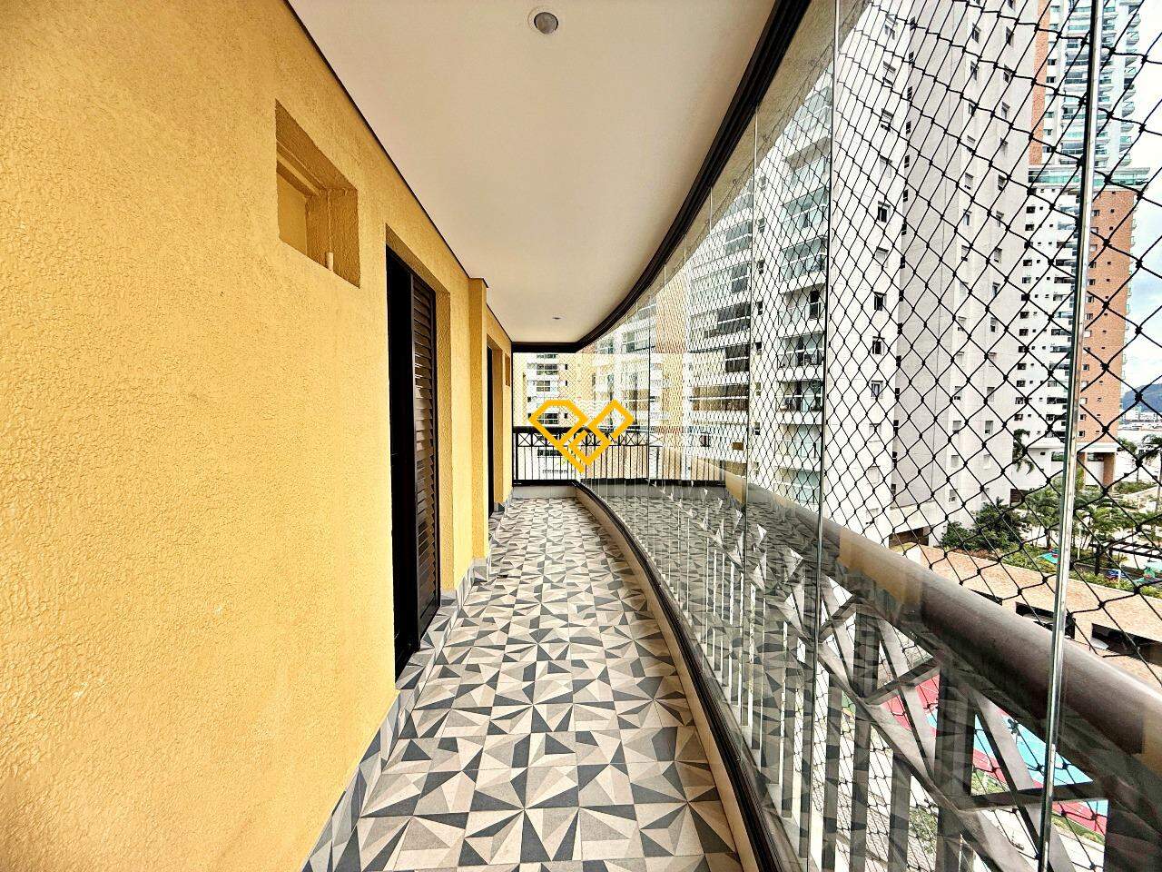 Apartamento à venda no Ponta da Praia: Varanda