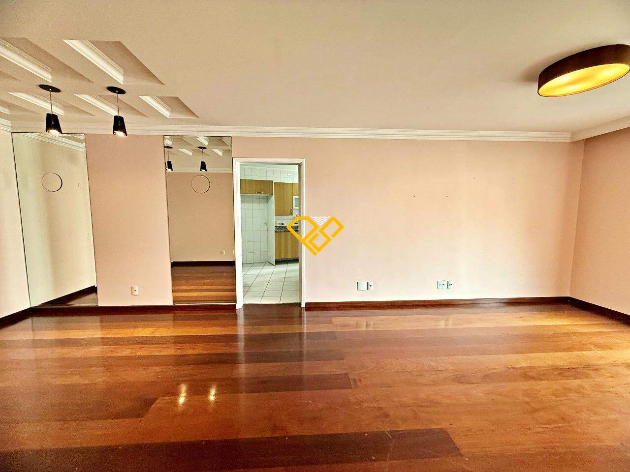 Apartamento à venda no Ponta da Praia: Sala