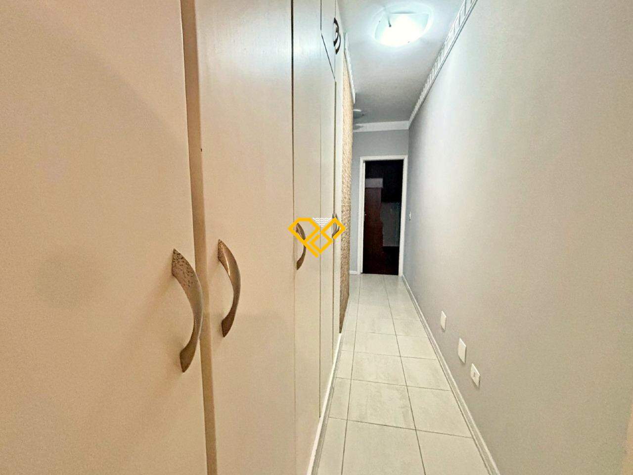 Cobertura à venda no Embaré: