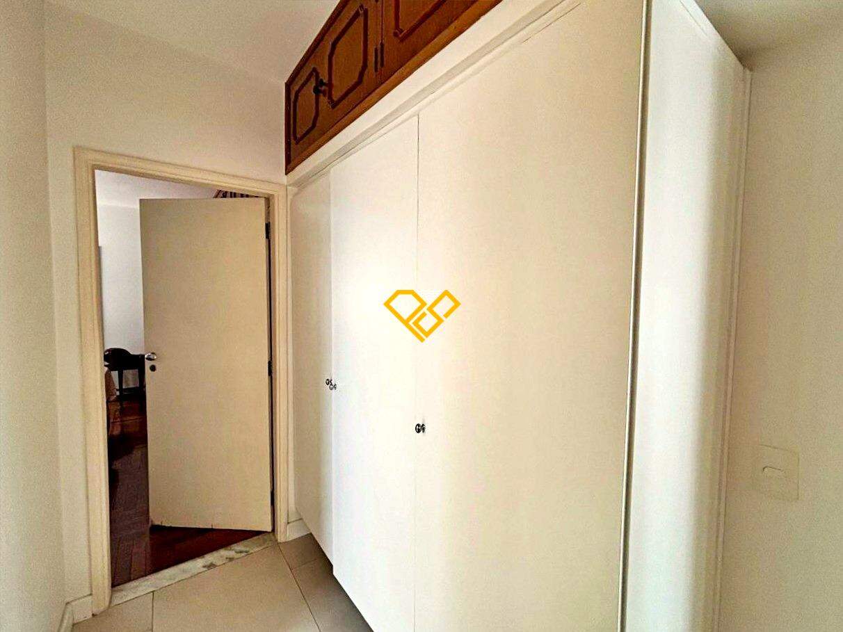 Apartamento à venda no Vila Rica: Roupeiro