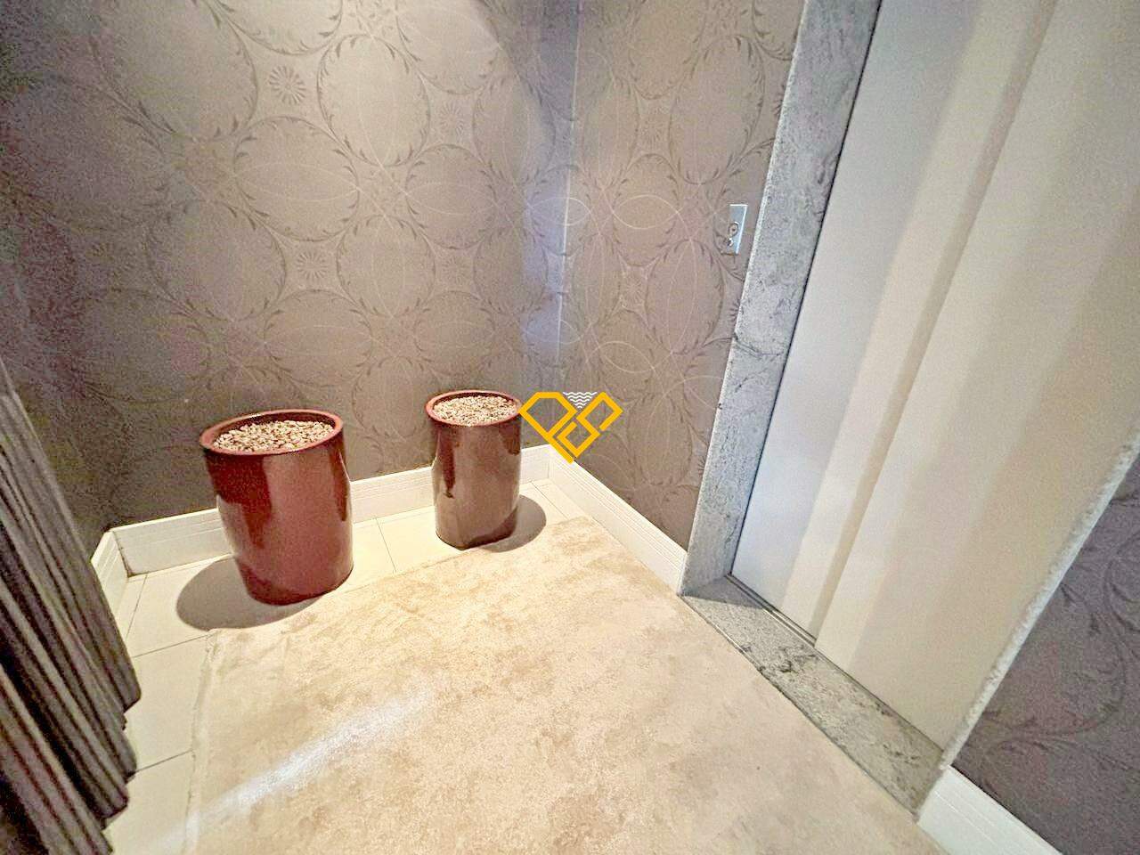 Apartamento à venda no Gonzaga: Hall privativo