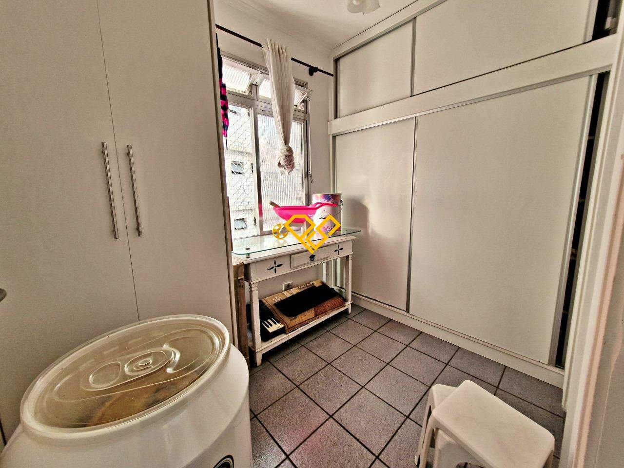 Apartamento à venda no Gonzaga: Dependência