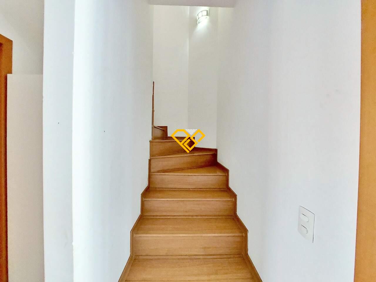 Apartamento à venda no Pompéia: Escada de acesso ao piso superior