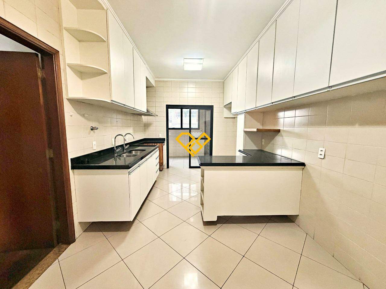 Apartamento à venda no Gonzaga: Cozinha