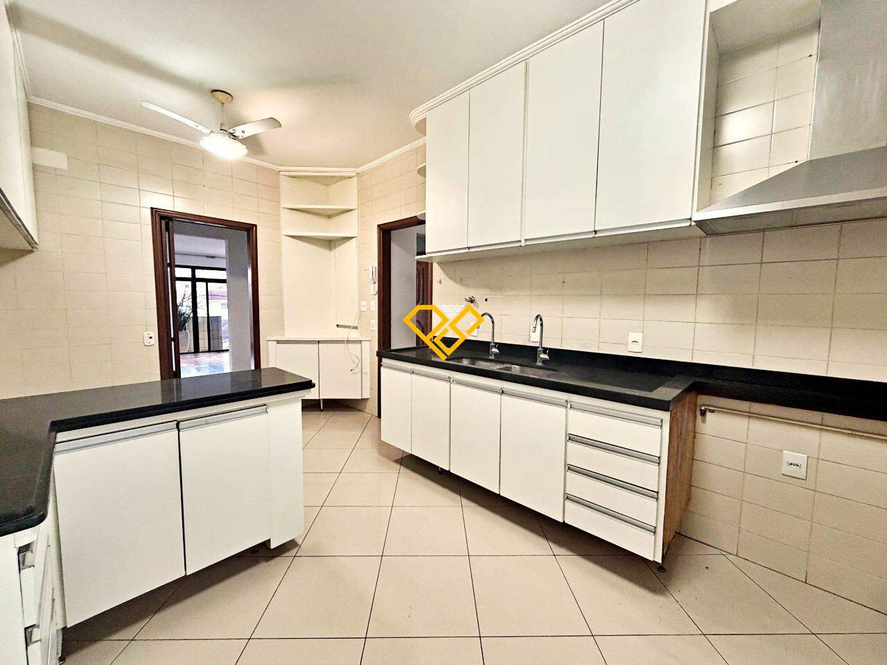 Apartamento à venda no Gonzaga: Cozinha