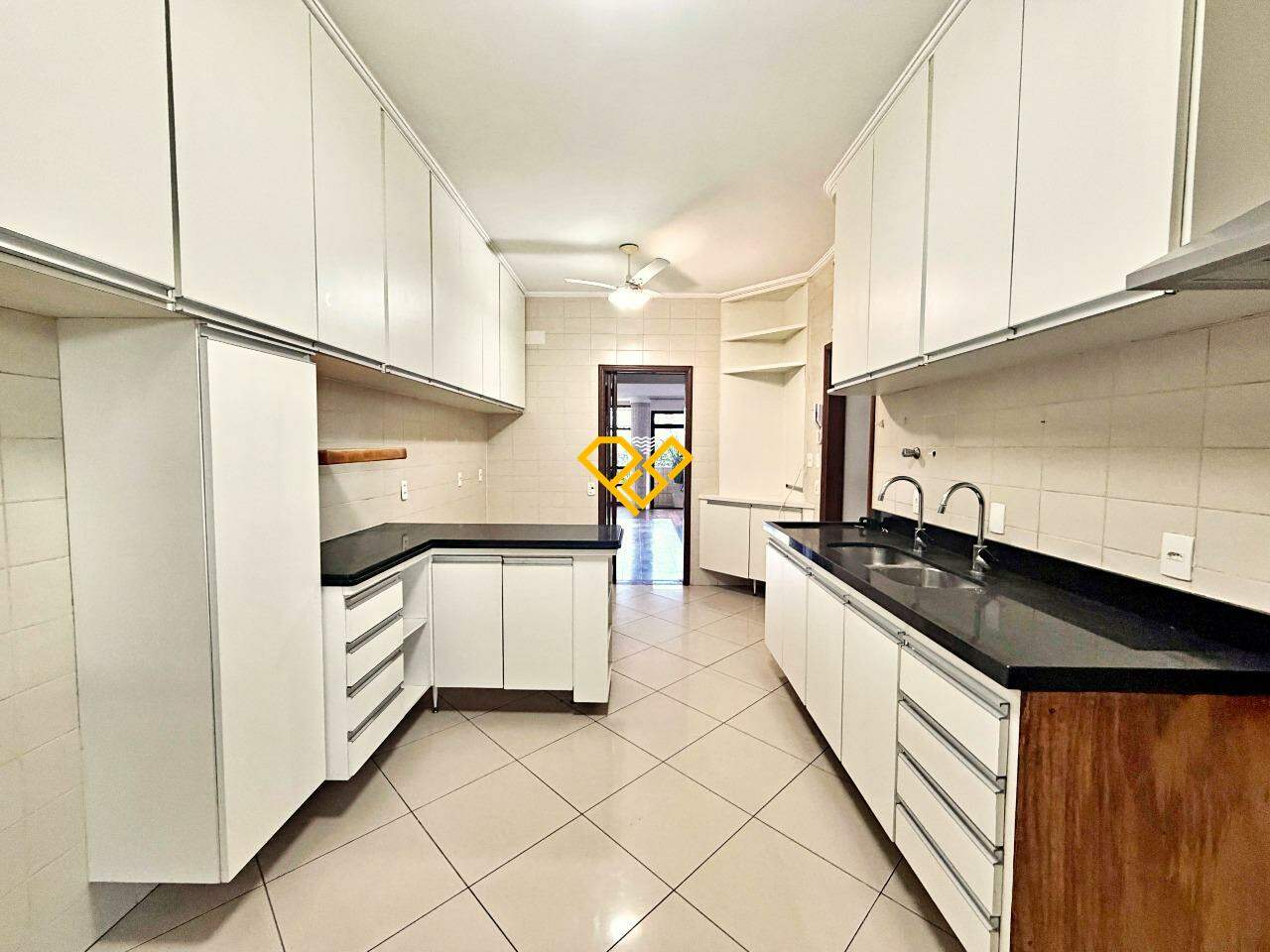 Apartamento à venda no Gonzaga: Cozinha