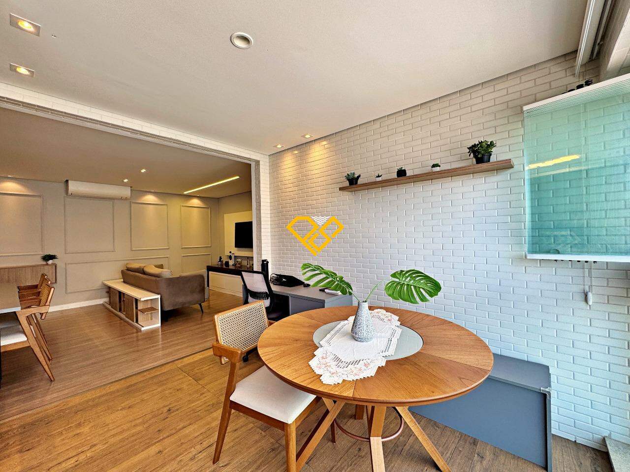 Apartamento à venda no Ponta da Praia: Varanda