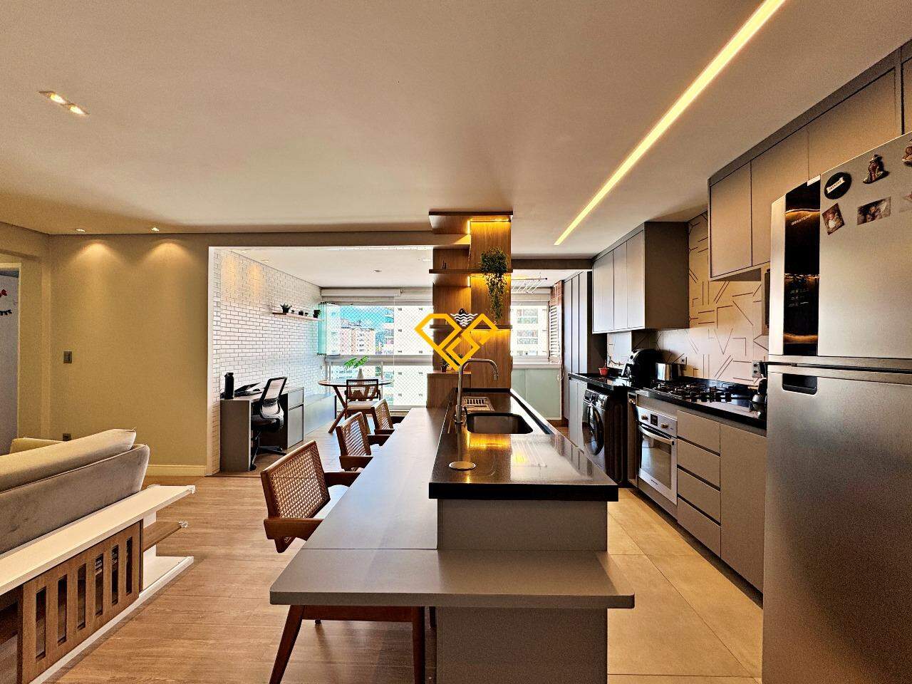 Apartamento à venda no Ponta da Praia: Sala e cozinha