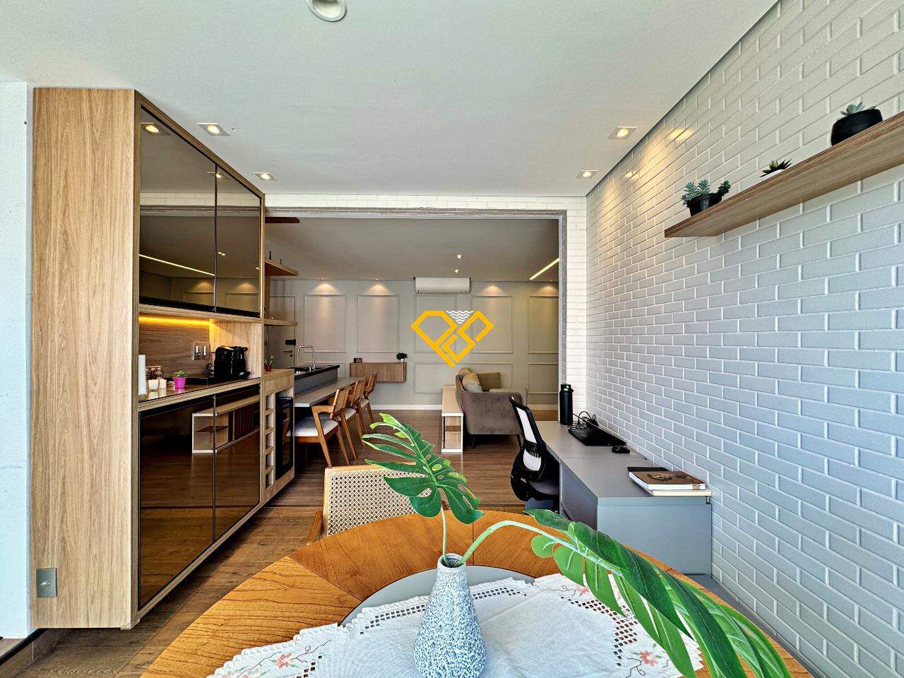 Apartamento à venda no Ponta da Praia: Varanda e sala