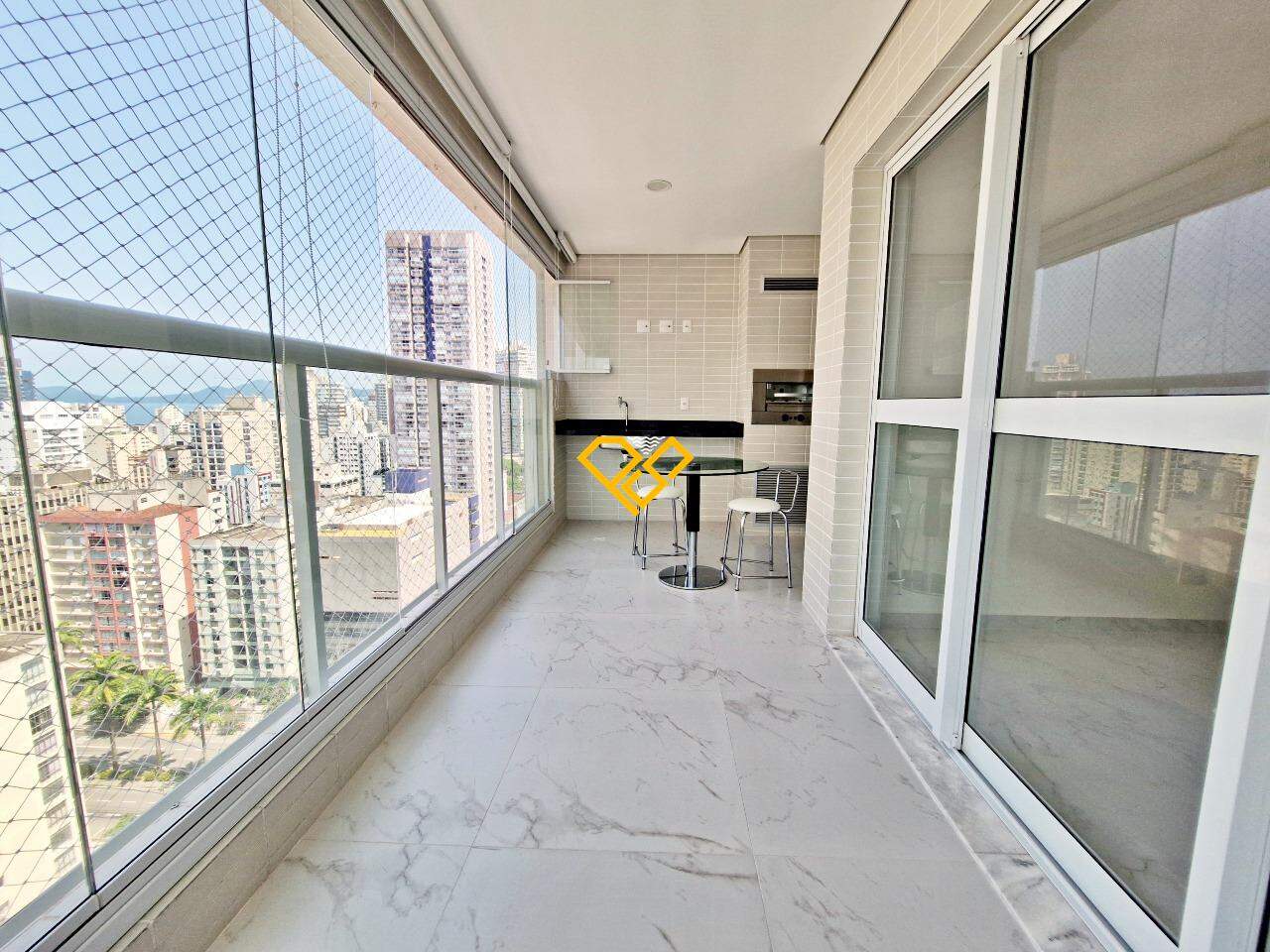 Apartamento à venda no Gonzaga: Varanda com churrasqueira