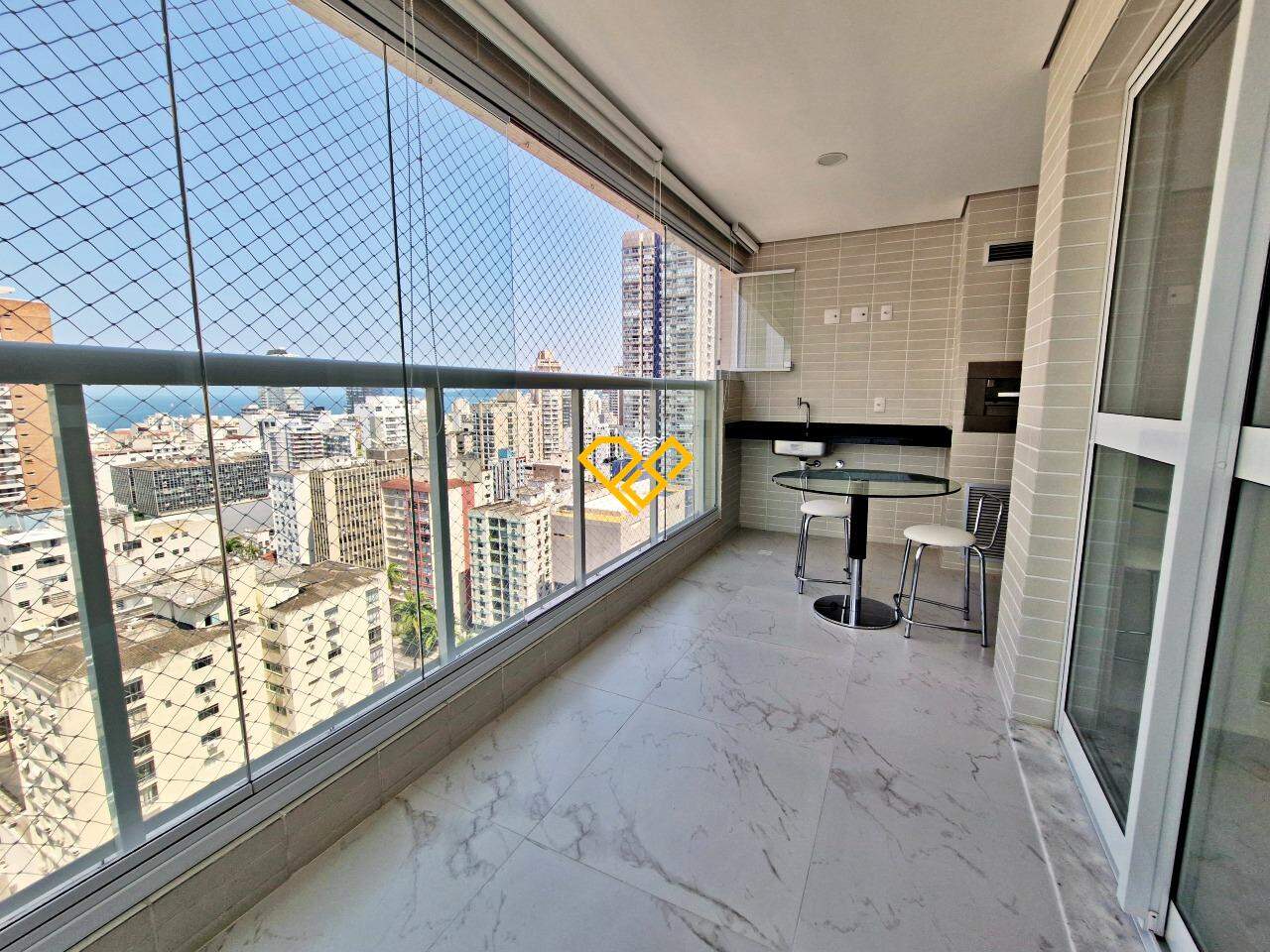 Apartamento à venda no Gonzaga: Varanda com churrasqueira