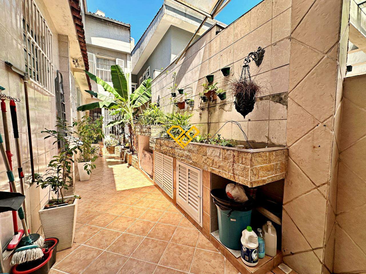 Sobrado à venda no Vila Belmiro: Quintal lateral