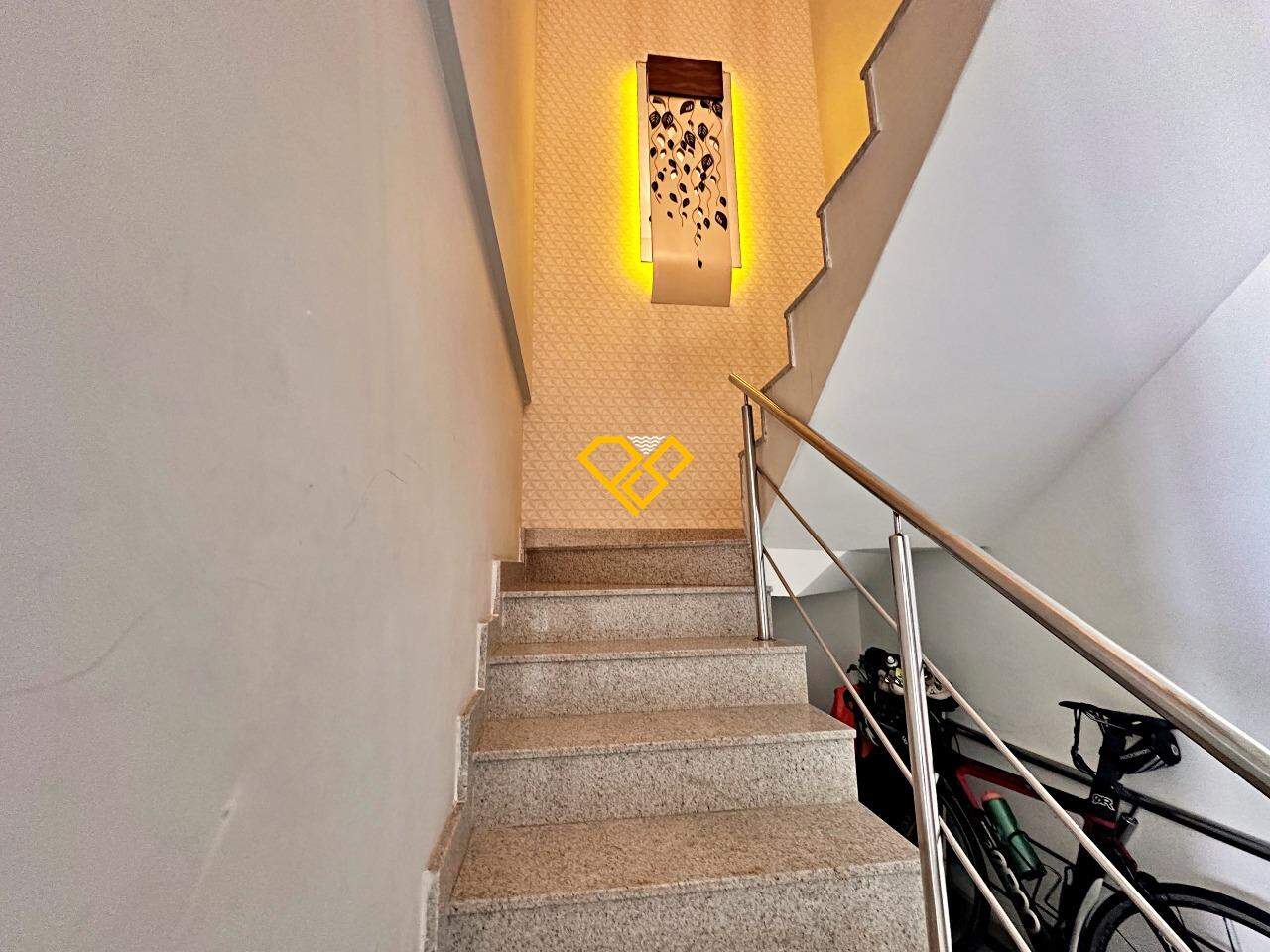 Cobertura à venda no Marapé: Acesso ao 2° piso