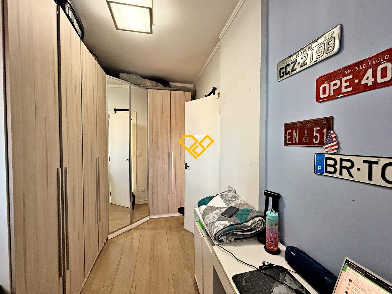 Apartamento à venda no Embaré: Dependência revertida