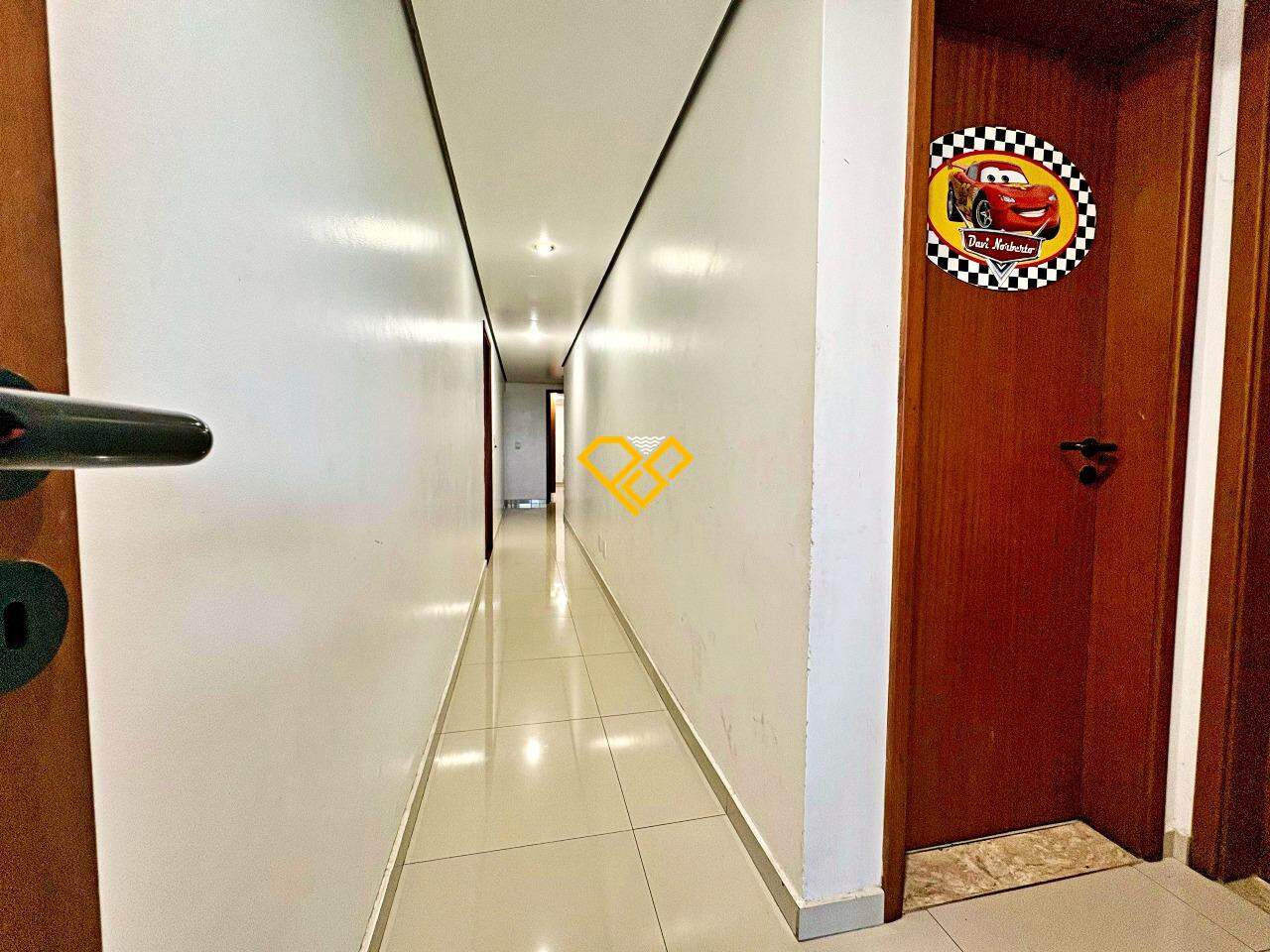 Apartamento à venda no Gonzaga: Corredor da área íntima
