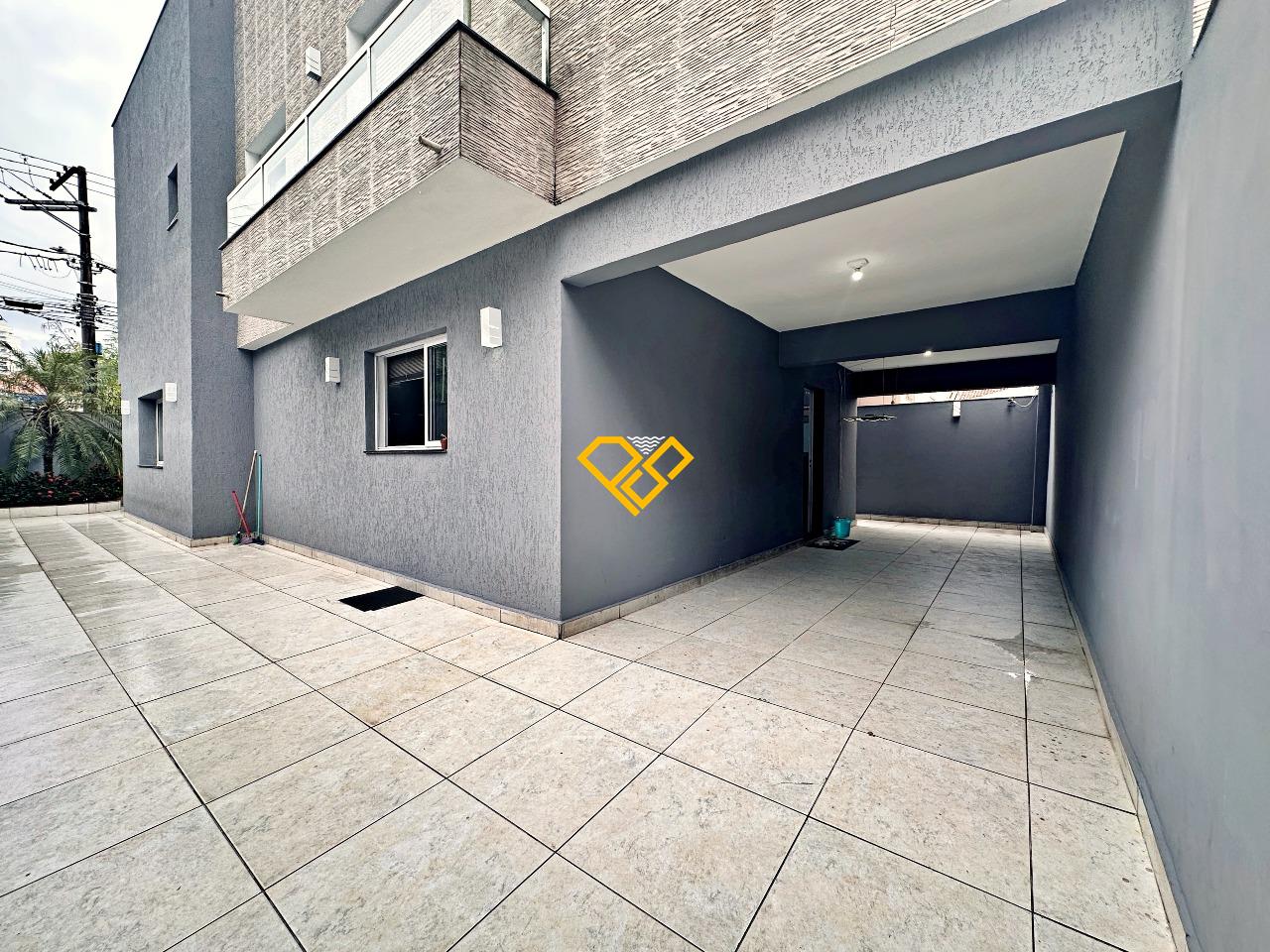 Sobrado à venda no José Menino: 1° Piso - Garagem aberta