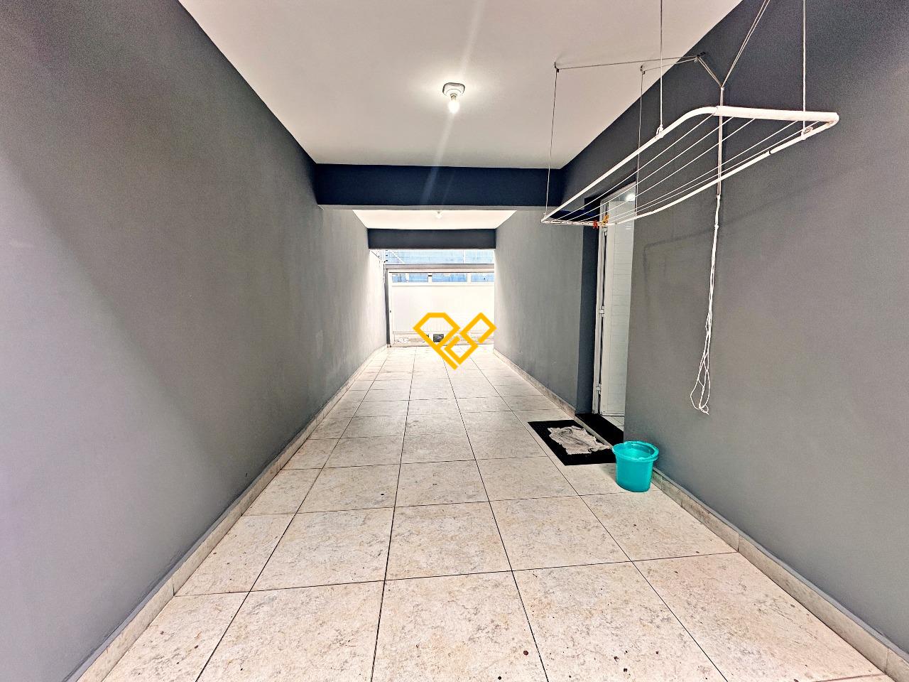 Sobrado à venda no José Menino: 1° Piso - Garagem coberta