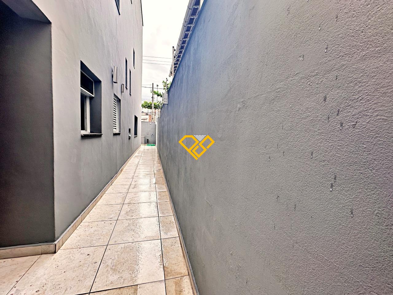 Sobrado à venda no José Menino: 1° Piso - Quintal lateral