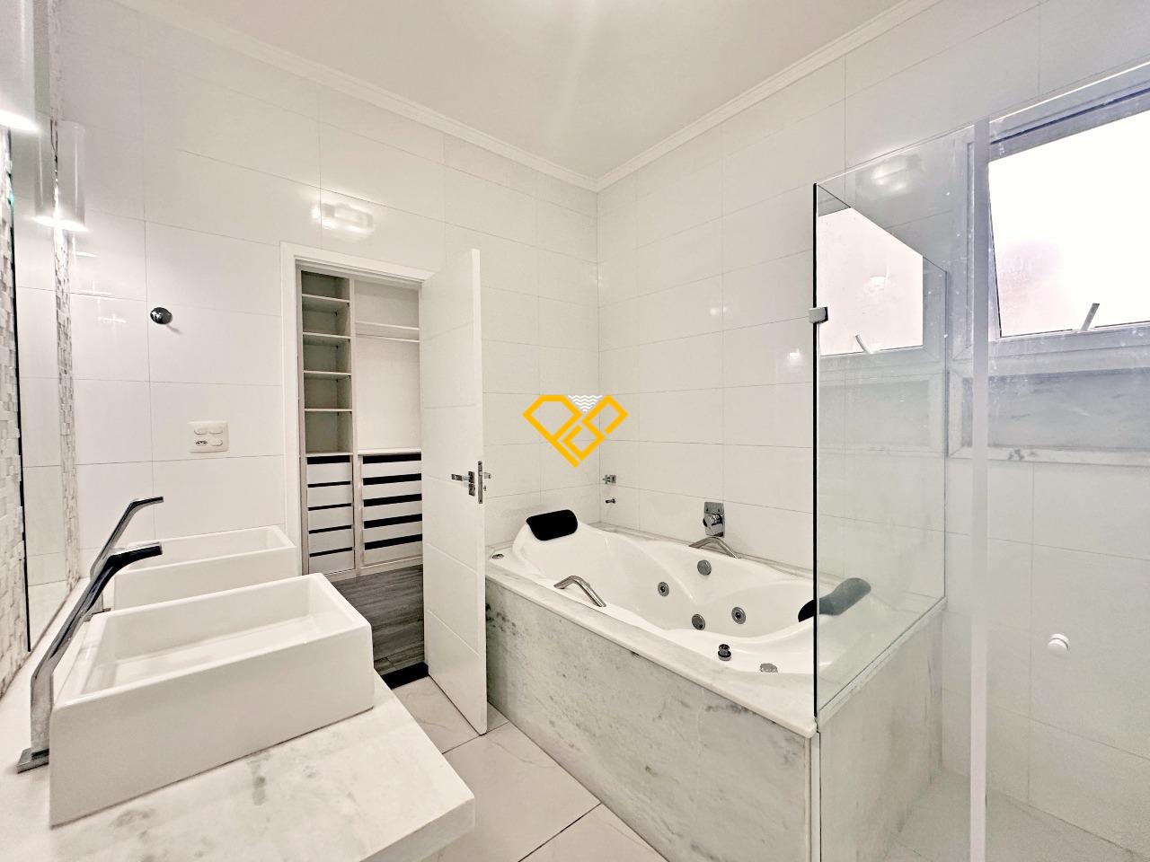 Sobrado à venda no José Menino: 2° Piso - Wc suíte master