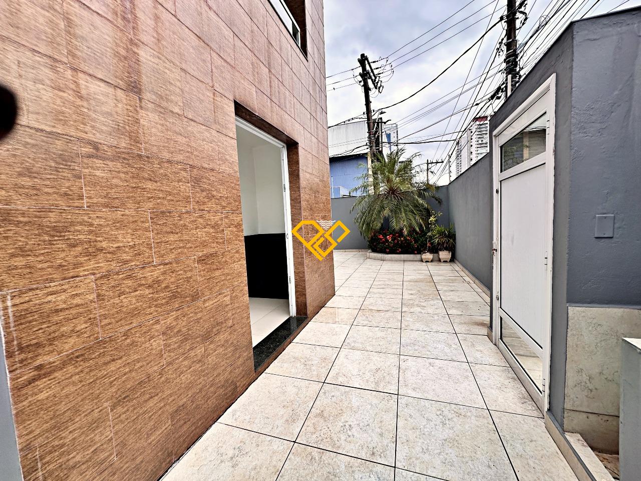 Sobrado à venda no José Menino: 1° Piso - Quintal