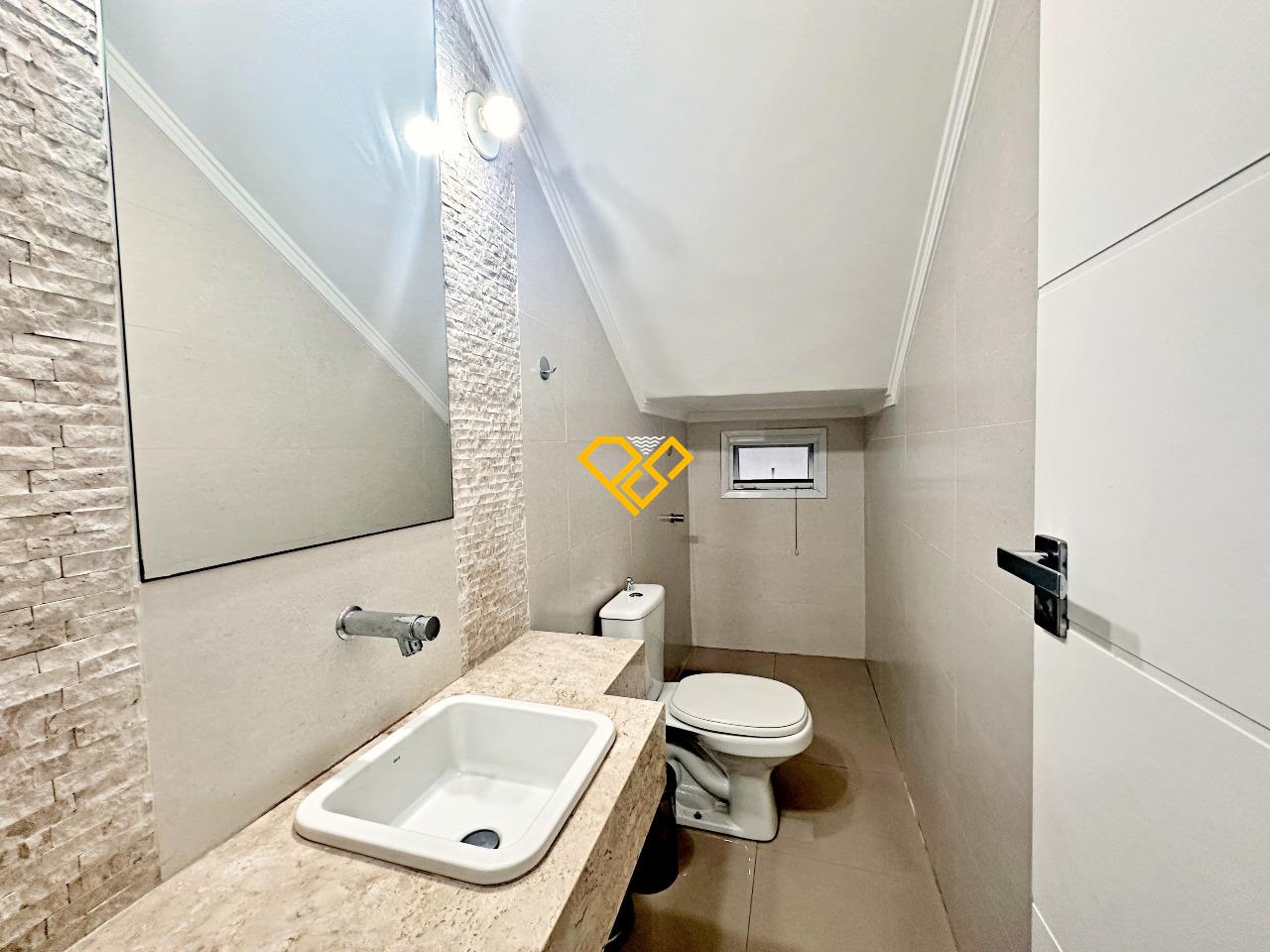 Sobrado à venda no José Menino: 1° Piso - Lavabo