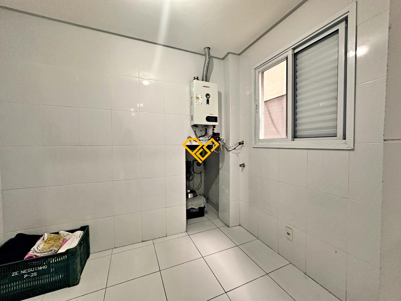 Sobrado à venda no José Menino: 1° Piso - Casa e maquinas