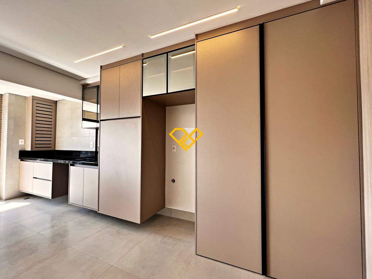Apartamento à venda no Ponta da Praia: 