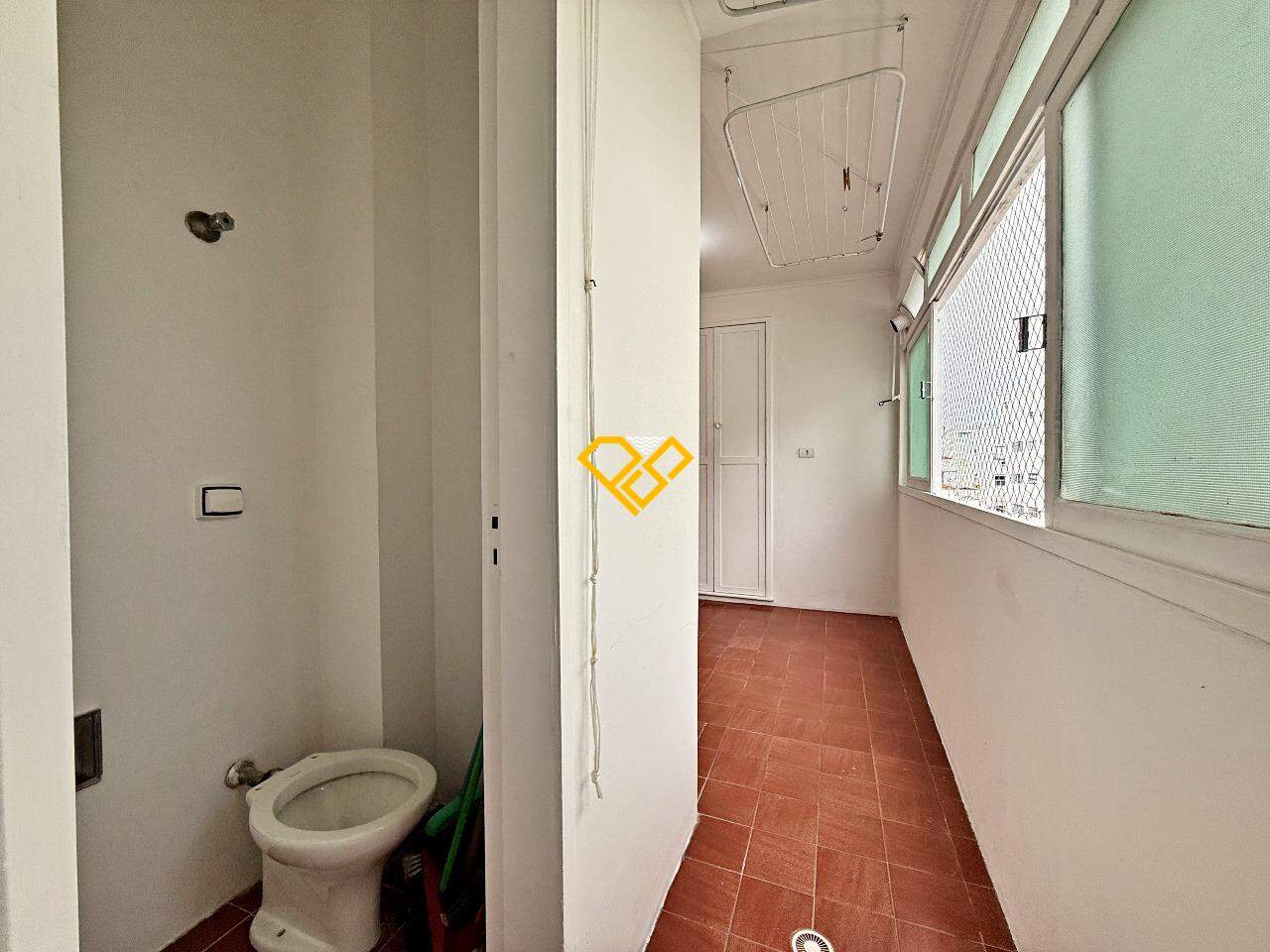 Apartamento à venda no Gonzaga: Wc de serviço