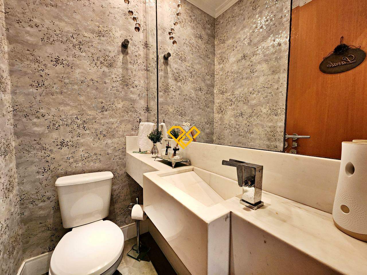 Apartamento à venda no Ponta da Praia: Lavabo