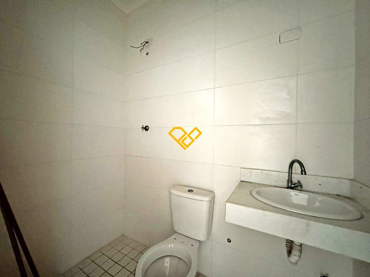 Casa à venda no Embaré: Lavabo garagem