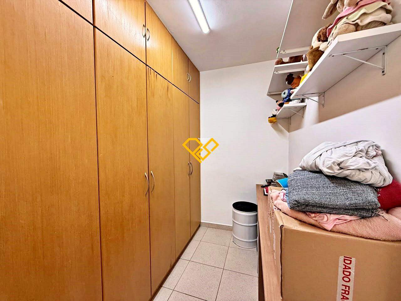 Apartamento à venda no Ponta da Praia: Dependência