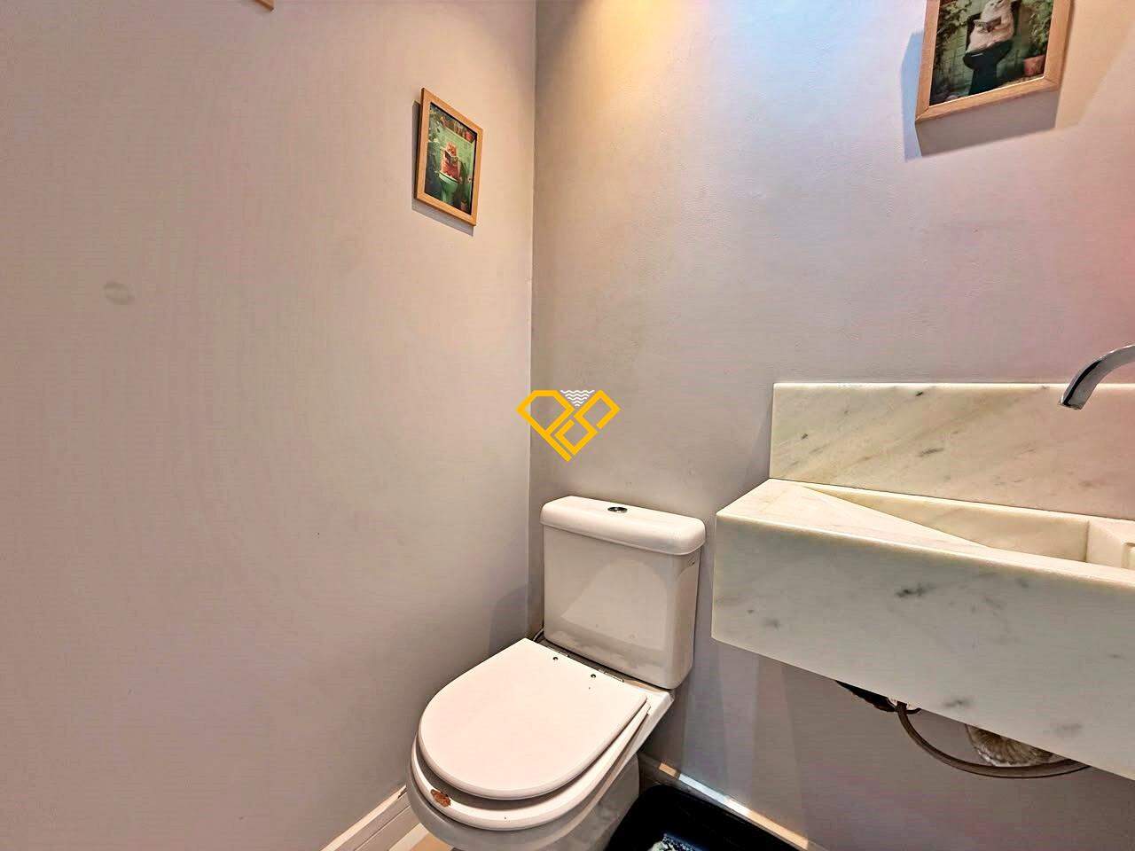 Apartamento à venda no Ponta da Praia: Lavabo