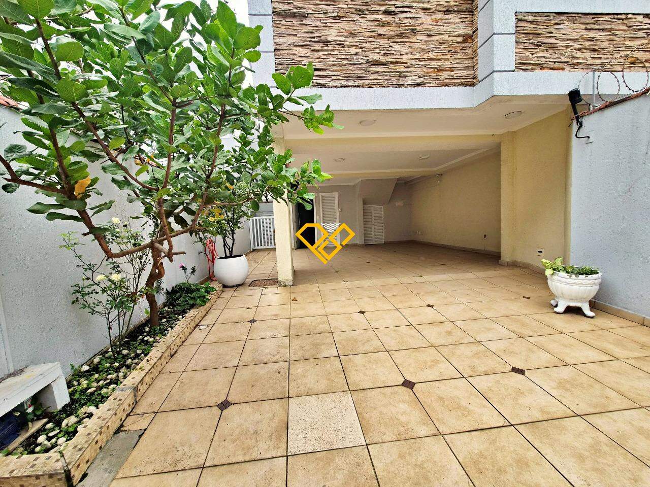 Sobrado à venda no Marapé: Garagem