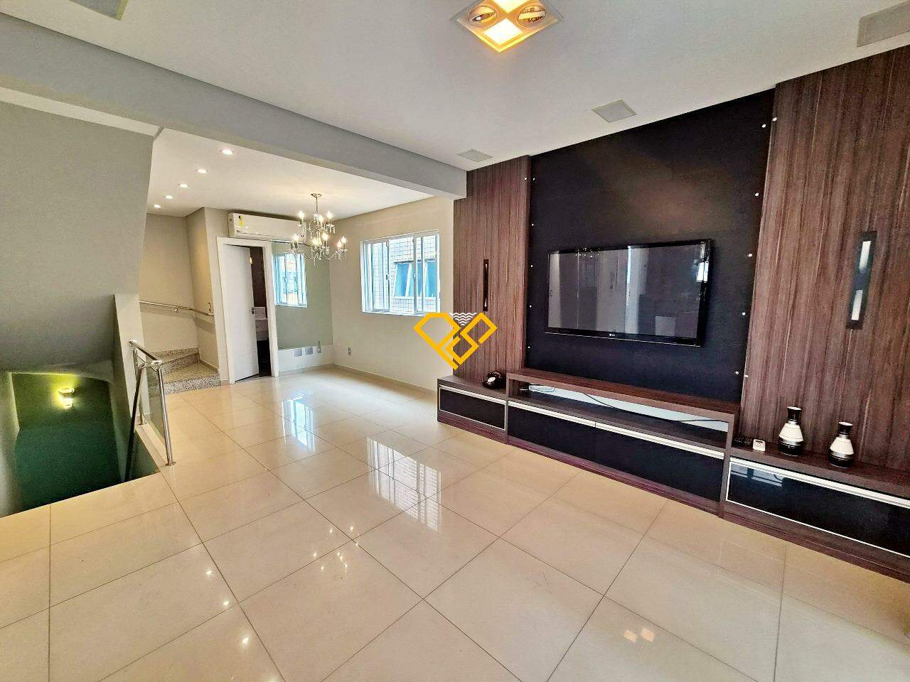 Sobrado à venda no Marapé: Sala