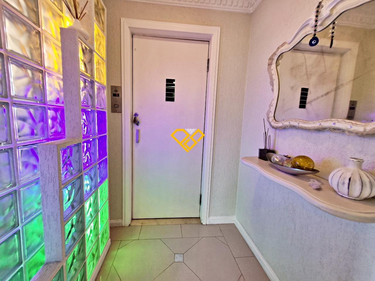 Apartamento à venda no Gonzaga: Hall privativo