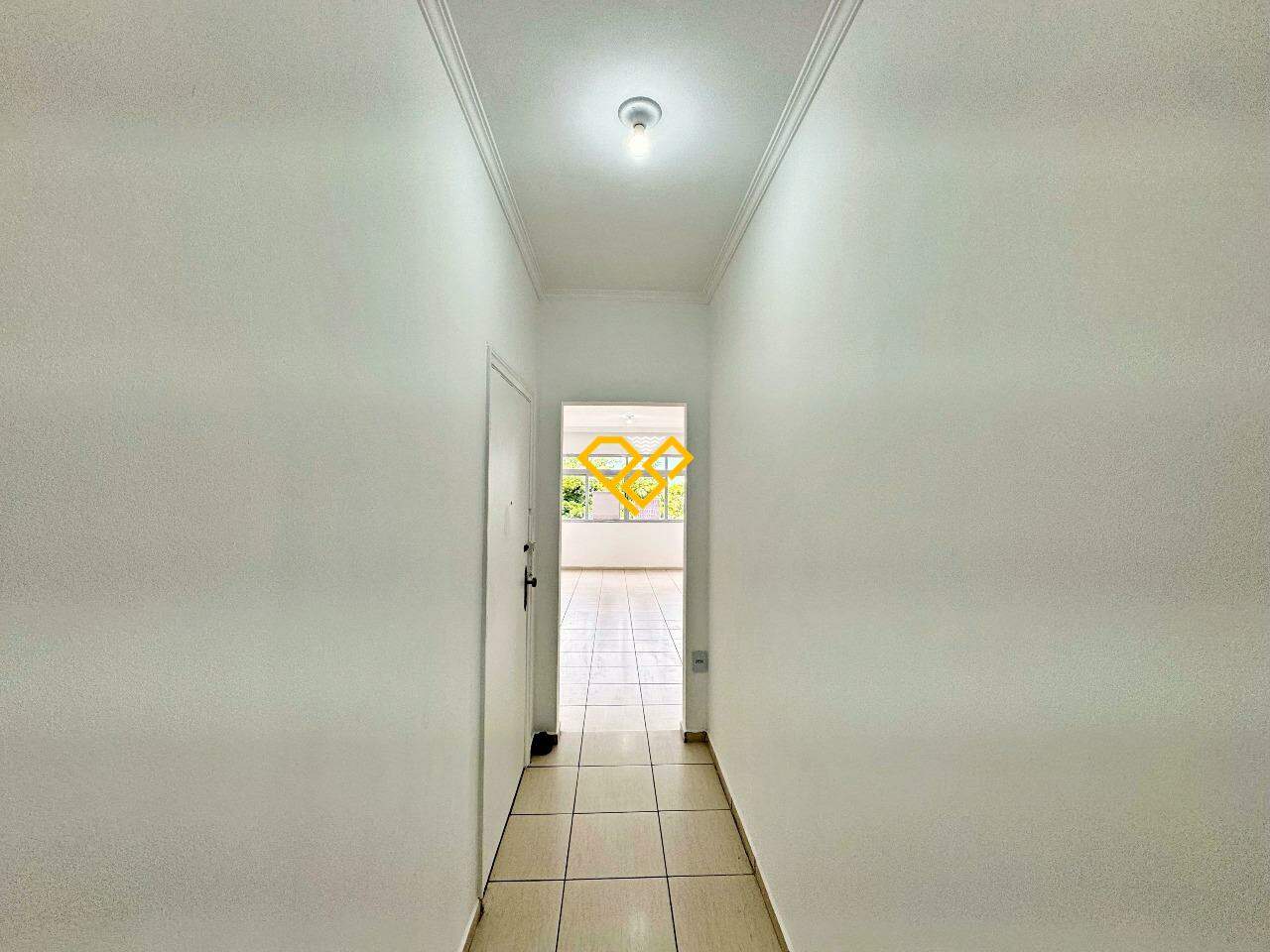 Apartamento para aluguel no Embaré: Corredor da área íntima